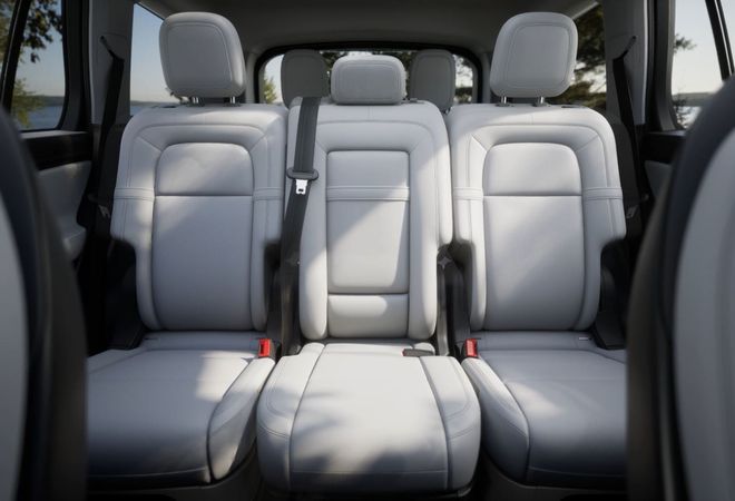 Lincoln Aviator 2026 Конфигурация второго ряда. Авто Премиум Груп