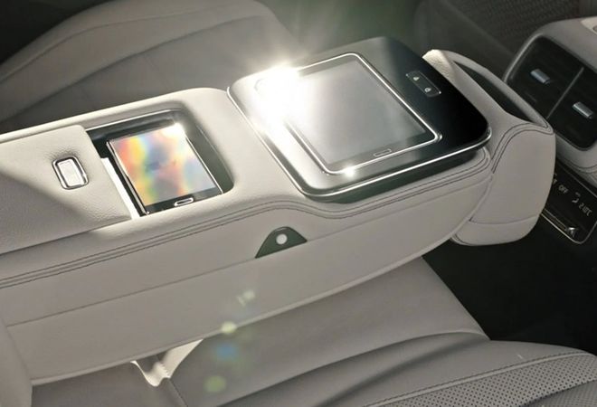 Mercedes-Benz GLS 2023 Задний планшет MBUX. Авто Премиум Груп