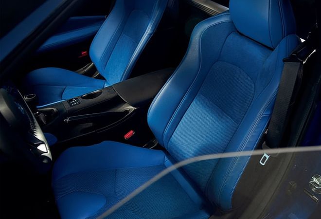 Nissan Z 2023 Глубокие ковшеобразные сиденья и накладки под коленные суставы. Авто Премиум Груп