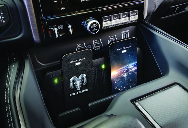 RAM 1500 2026 Двойная беспроводная зарядка. Авто Премиум Груп