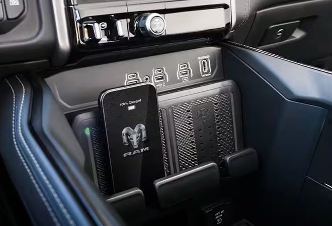 RAM 3500 HD 2025 Двойная беспроводная зарядка. Авто Премиум Груп