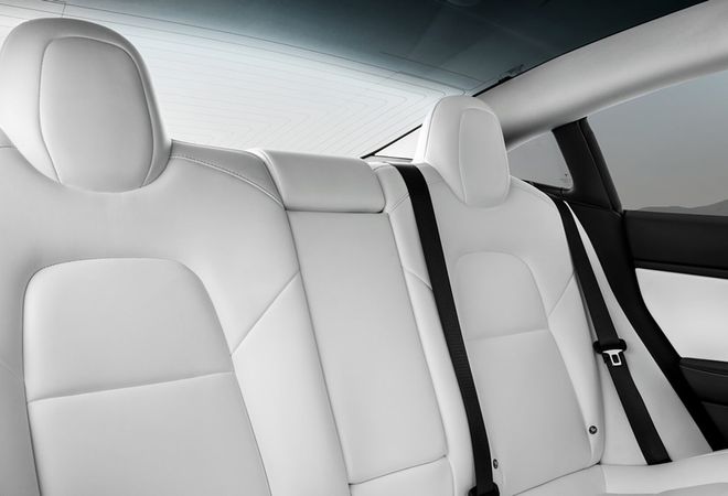 Tesla Model 3 2020 Комфортабельное заднее сиденье. Авто Премиум Груп