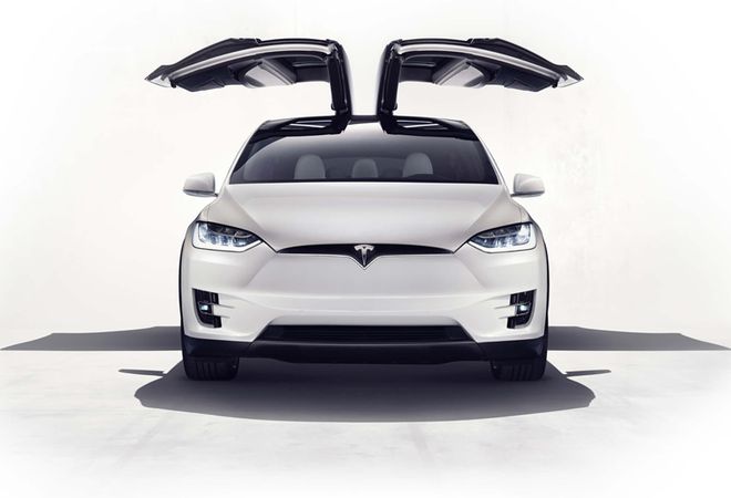 Tesla Model X 2020 Уникальные двери «крылья сокола». Авто Премиум Груп