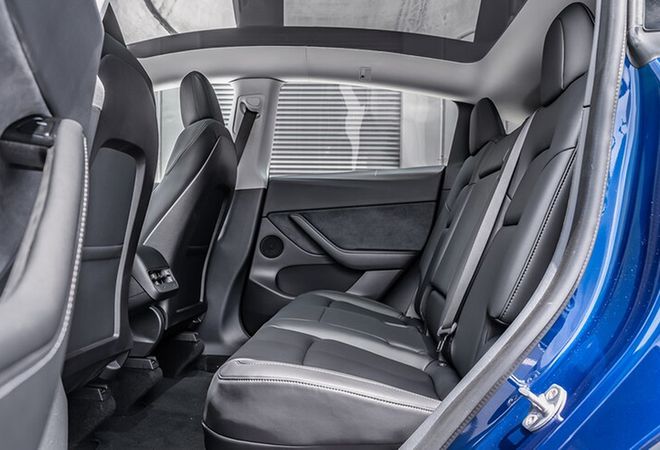 Tesla Model Y 2020 Комфортабельное заднее сиденье. Авто Премиум Груп