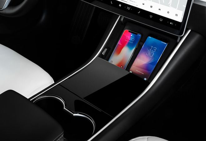 Tesla Model Y 2025 Удобная центральная консоль. Авто Премиум Груп