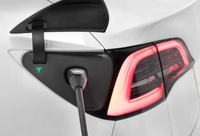 Tesla Model Y 2025 Удобная зарядка. Авто Премиум Груп