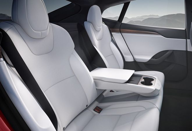 Tesla Model S 2021 Обновленный второй ряд сидений. Авто Премиум Груп