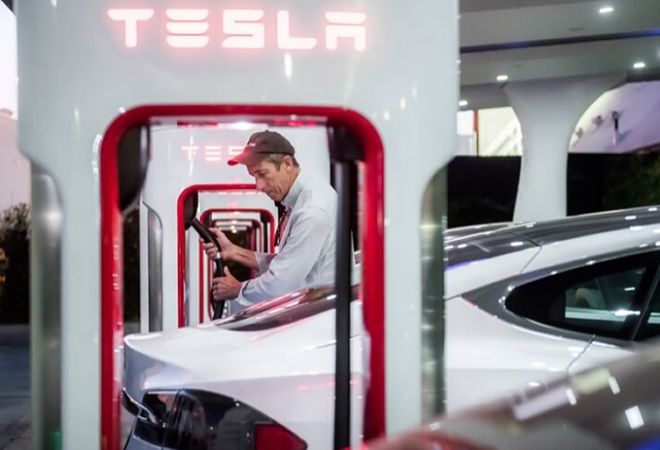 Tesla Model S 2025 Удобная зарядка. Авто Премиум Груп