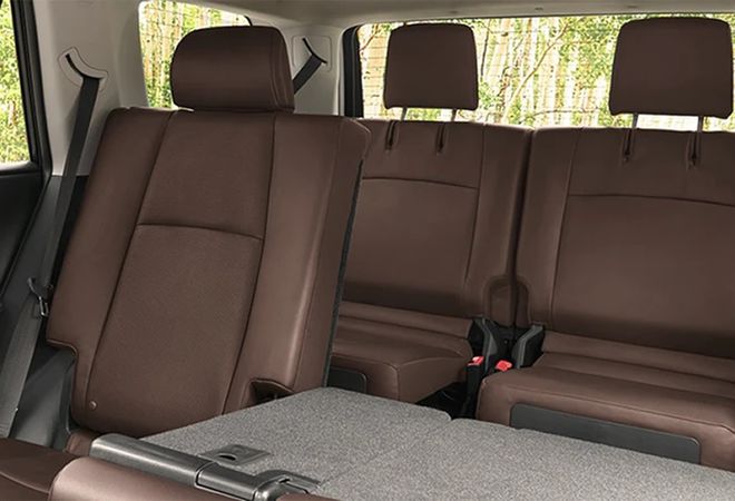 Toyota 4Runner 2021 Складные сиденья второго ряда. Авто Премиум Груп