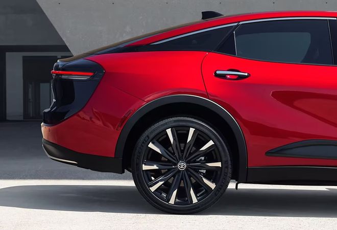 Toyota Crown Cross-Sedan 2026 Премиальные диски. Авто Премиум Груп