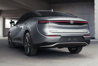 Toyota Crown Cross-Sedan 2026