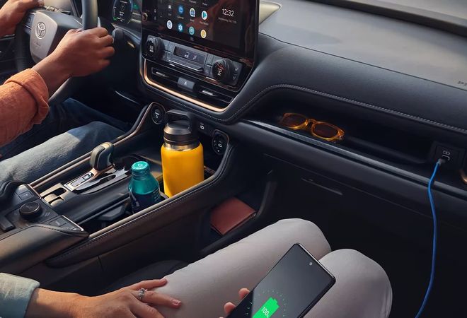 Toyota Grand Highlander 2026 13 держателей для стаканов и бутылок. Авто Премиум Груп