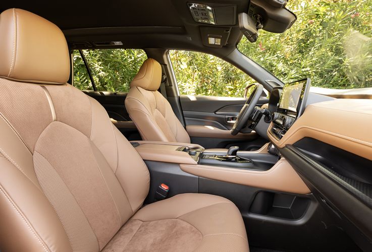 Toyota Grand Highlander 2026 Просторный салон. Авто Премиум Груп