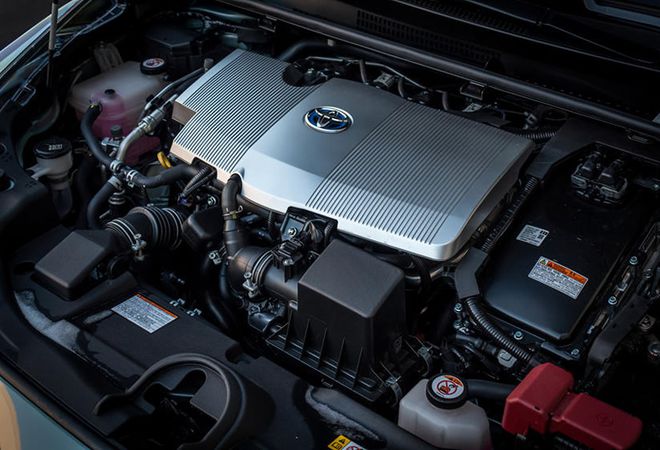 Toyota Prius 2021 1,8-литровый четырехцилиндровый бензиновый двигатель с циклом Аткинсона. Авто Премиум Груп