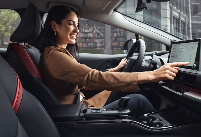 Toyota Prius Plug-in Hybrid 2025 Спортивные сиденья. Авто Премиум Груп