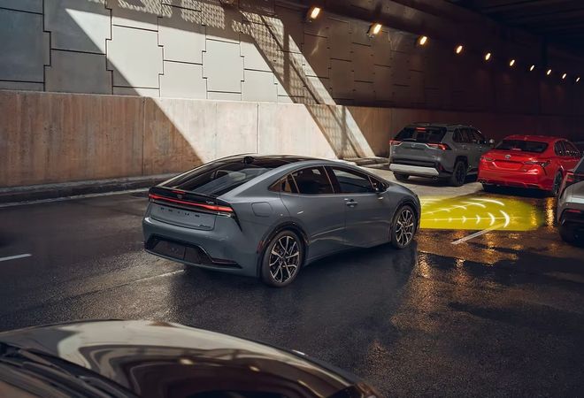 Toyota Prius Plug-in Hybrid 2025 Помощь в пробке «Traffic Jam Assist». Авто Премиум Груп