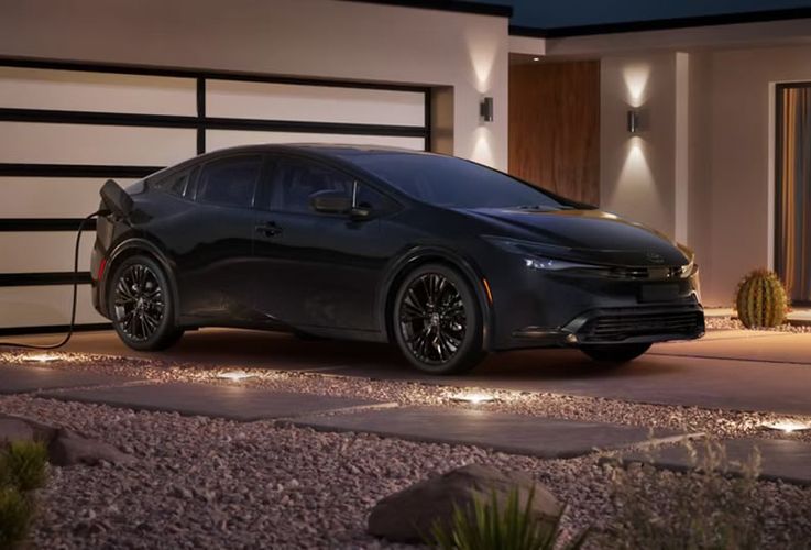 Toyota Prius Plug-in Hybrid 2026 Что нового в 2026 году?. Авто Премиум Груп