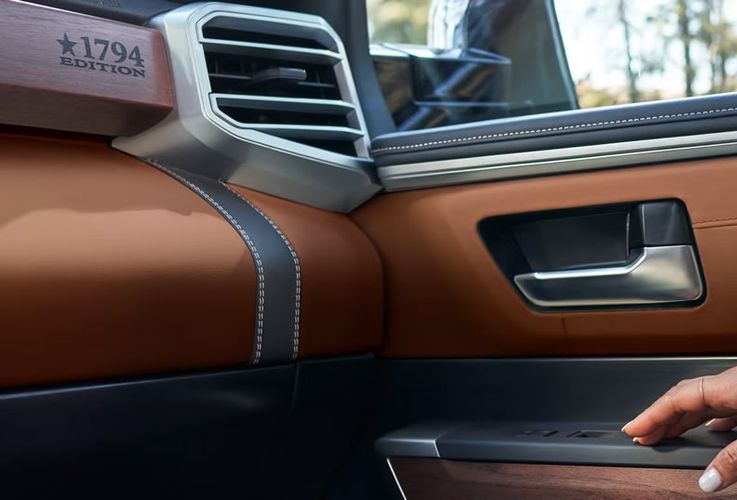 Toyota Tundra 2026 Внутри силы. Авто Премиум Груп