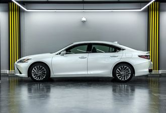 Lexus ES 2025