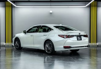 Lexus ES 2025