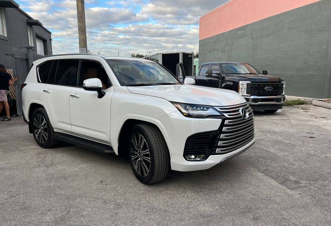 Lexus LX 700h Luxury 2025