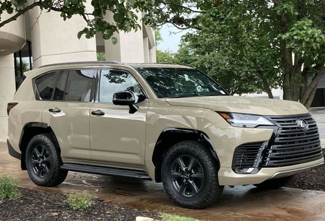 Lexus LX 700h Overtrail 2025