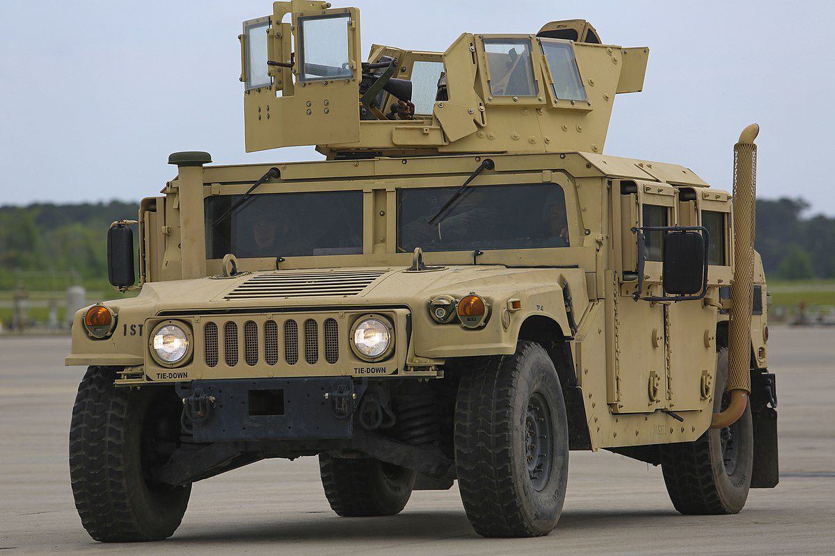 Некогда GM превратил военный Humvee в массовый бренд (foto: gmc)