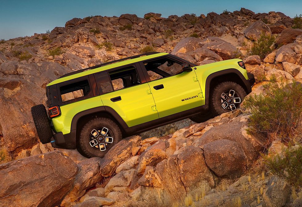 Jeep заявляет, что Recon унаследовал характеристики от Wrangler (foto: jeep)