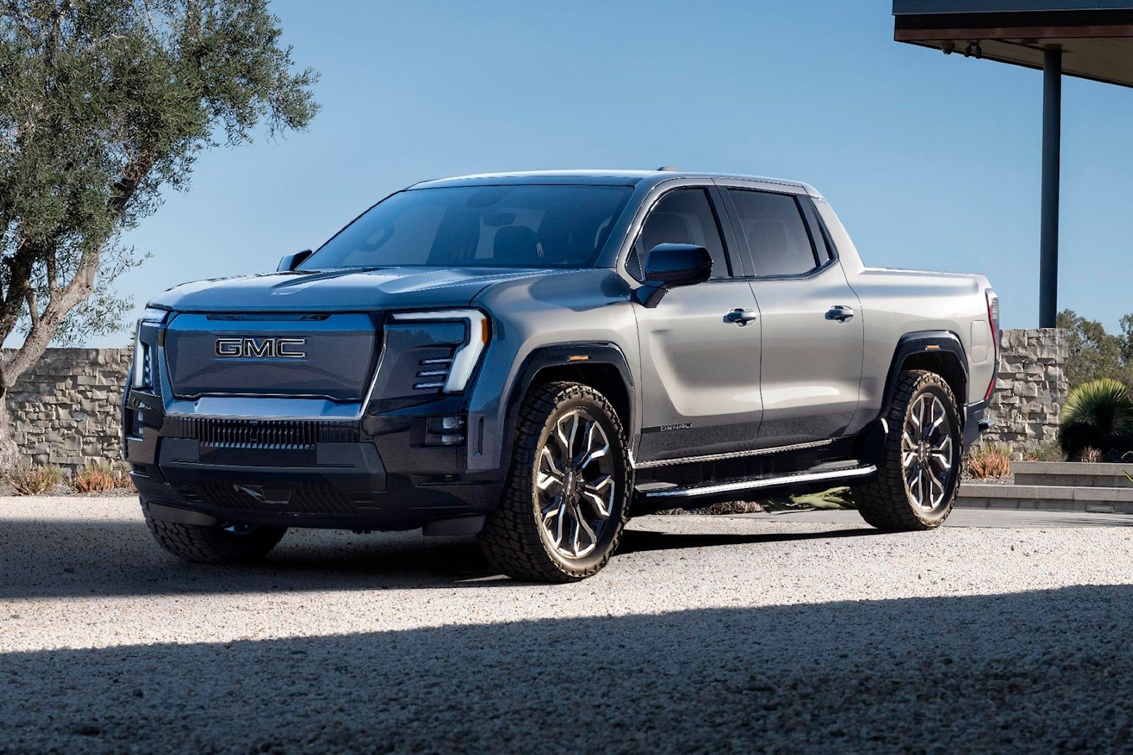 GMC Sierra EV Denali Edition 1 поступит на рынок в начале 2024 года (foto: gmc)