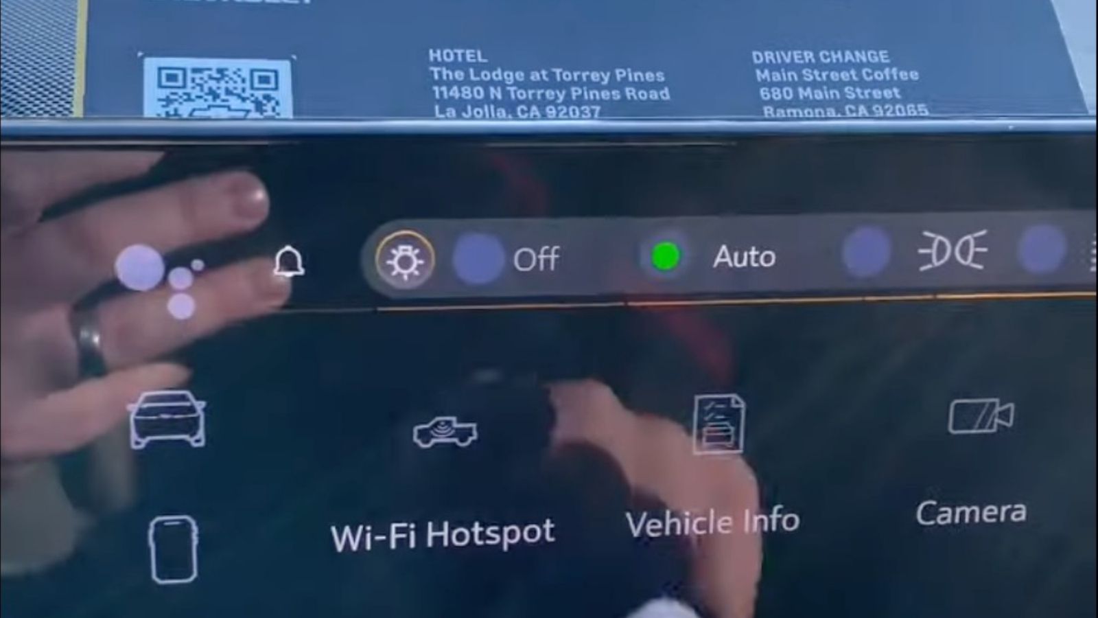 Chevrolet отделил элементы управления фарами от основного пользовательского интерфейса (foto: youtube)