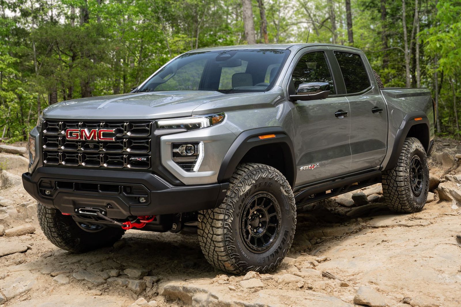 Среднеразмерный пикап — это роскошная версия Chevy Colorado ZR2 Bison. (foto: gmc)