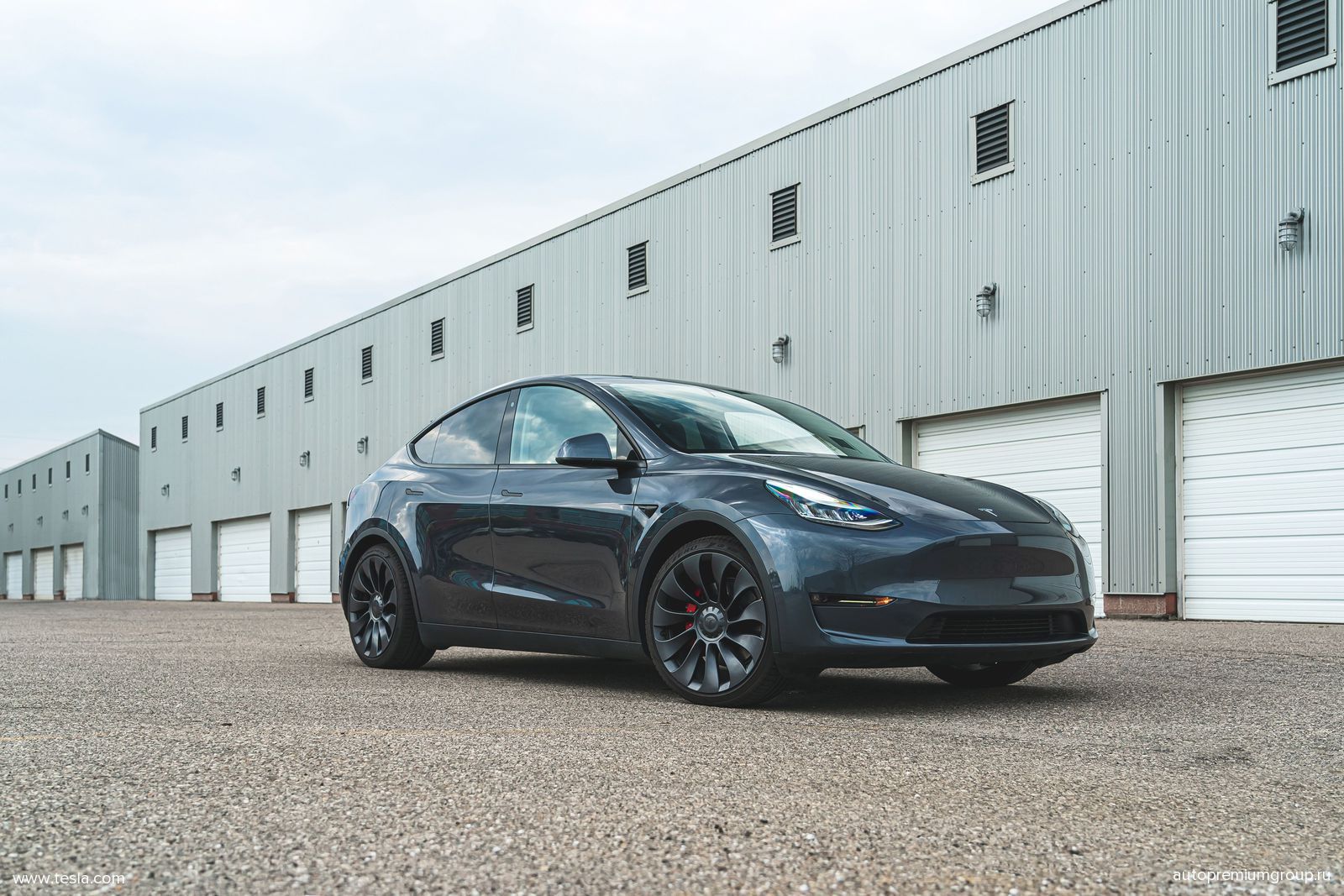 Tesla Model Y фактически является самым продаваемым европейским автомобилем этого года в любой категории легковых автомобилей.