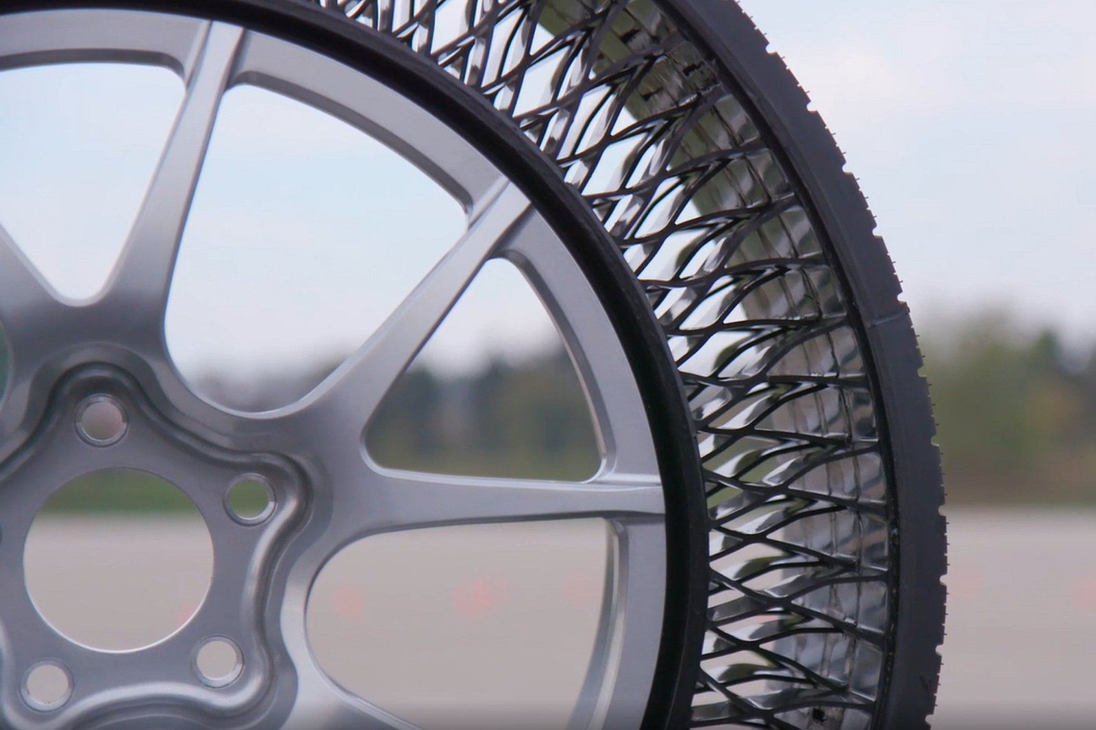 Goodyear планирует сделать эти безвоздушные шины пригодными для эксплуатации к 2030 году.