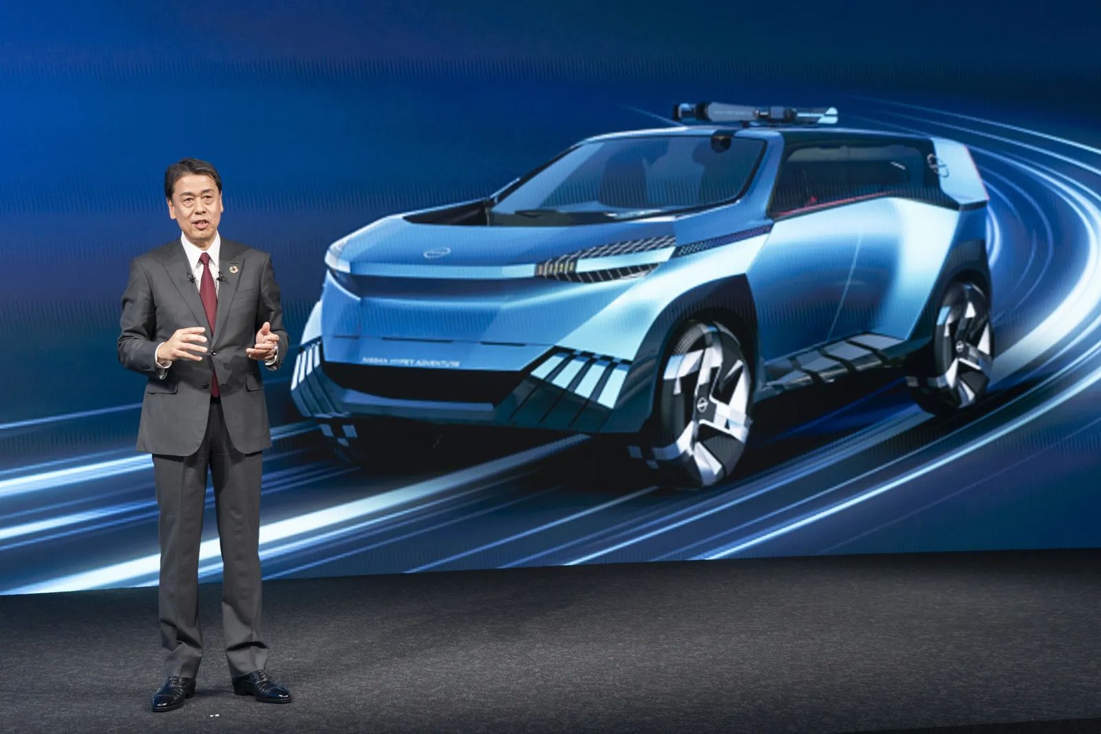 Генеральный директор Nissan Макото Учида представил план The Arc для электромобилей, гибридов и подключаемых гибридов.