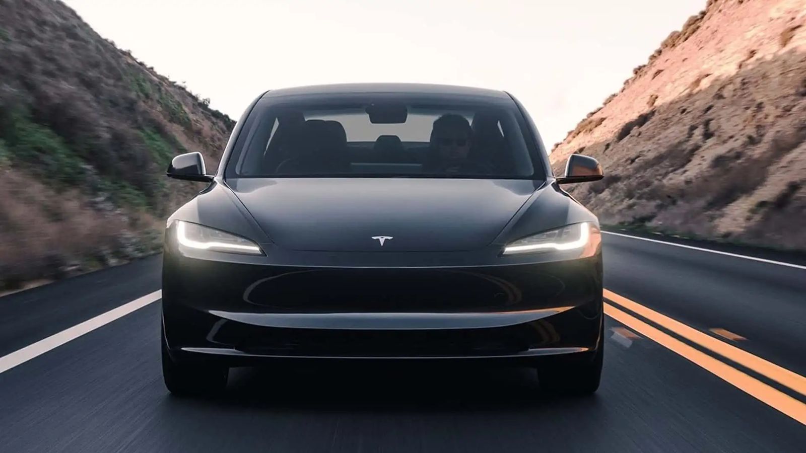 В сентябре прошлого года Tesla представила обновленную версию Model 3, но тогда не было ожидаемого варианта Performance. (tesla)