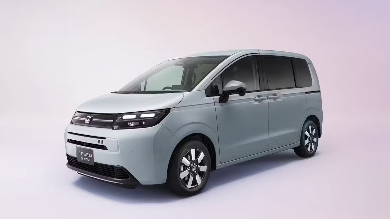 Honda Freed: минивэн с полным приводом, который привлекает внимание