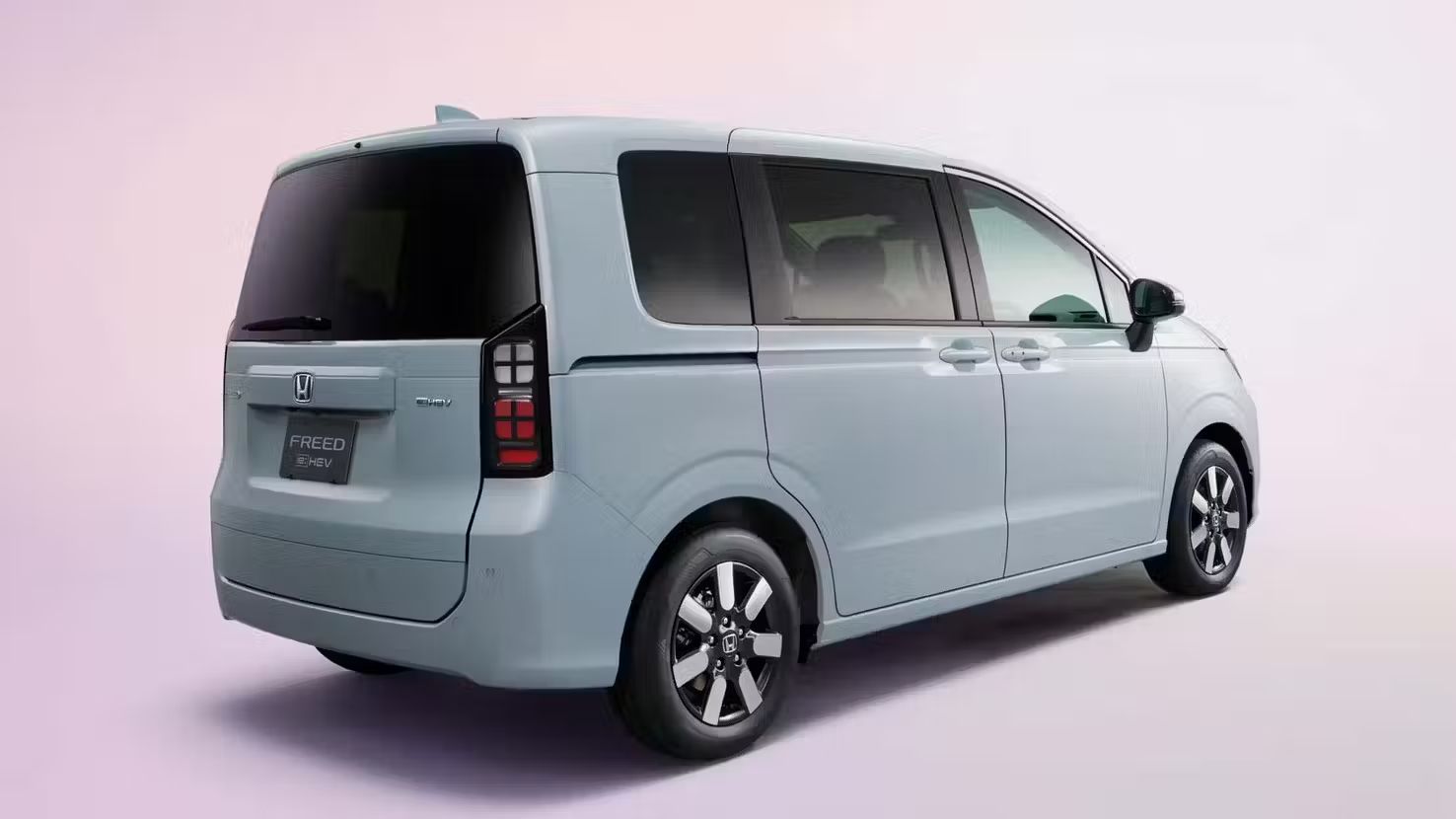 Honda Freed: минивэн с полным приводом, который привлекает внимание