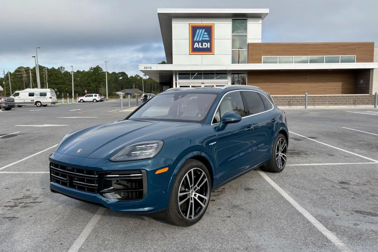 Porsche Cayenne Turbo E-Hybrid 2025