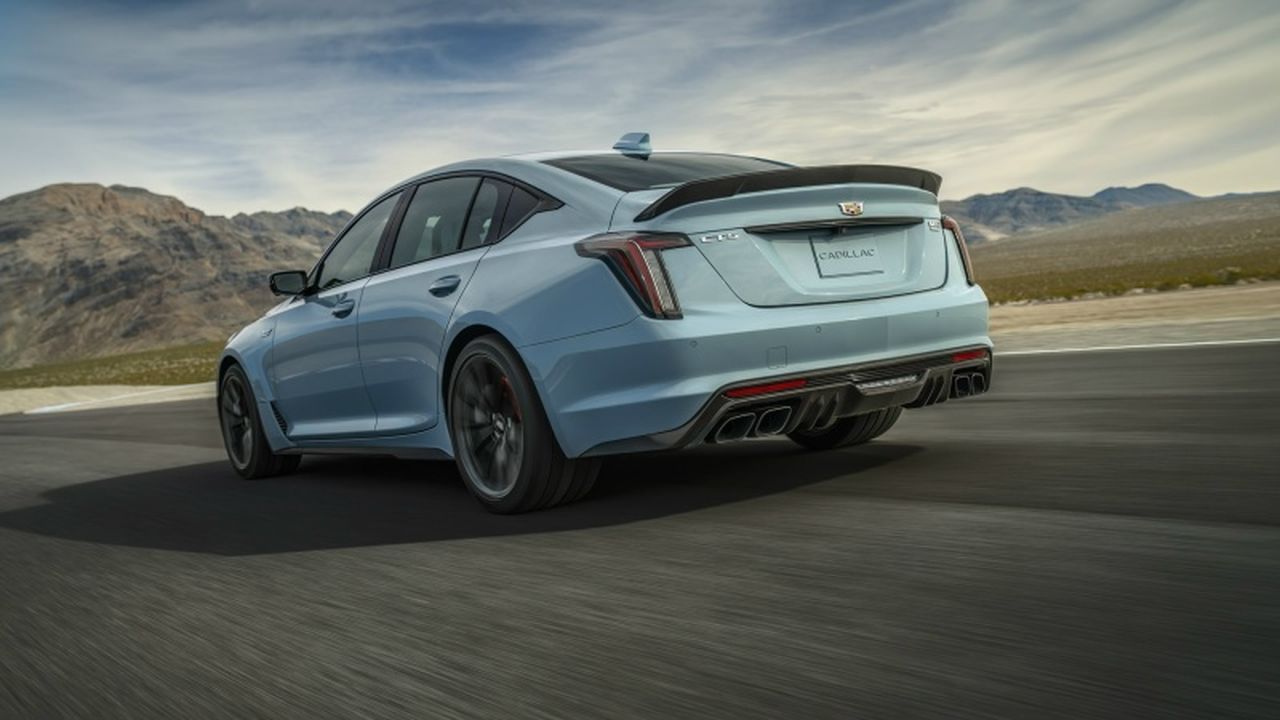 2026 Cadillac CT5-V Blackwing: альфа-хищник, окрыленный мощью легендарной «восьмерки» с турбонаддувом