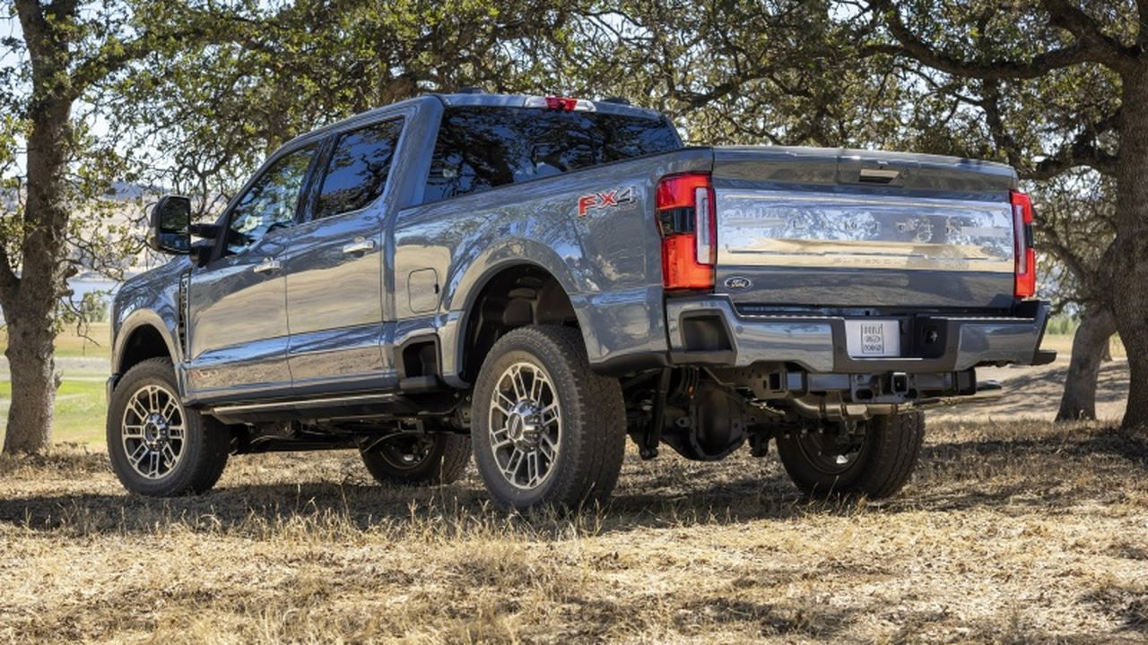2026 Ford F-250 Super Duty. Работает как грузовик. Чувствуется как премиум.
