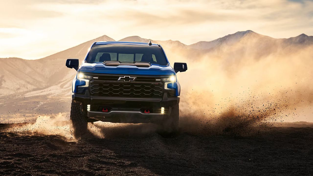 Сквозь время: легендарные пикапы Chevrolet Silverado