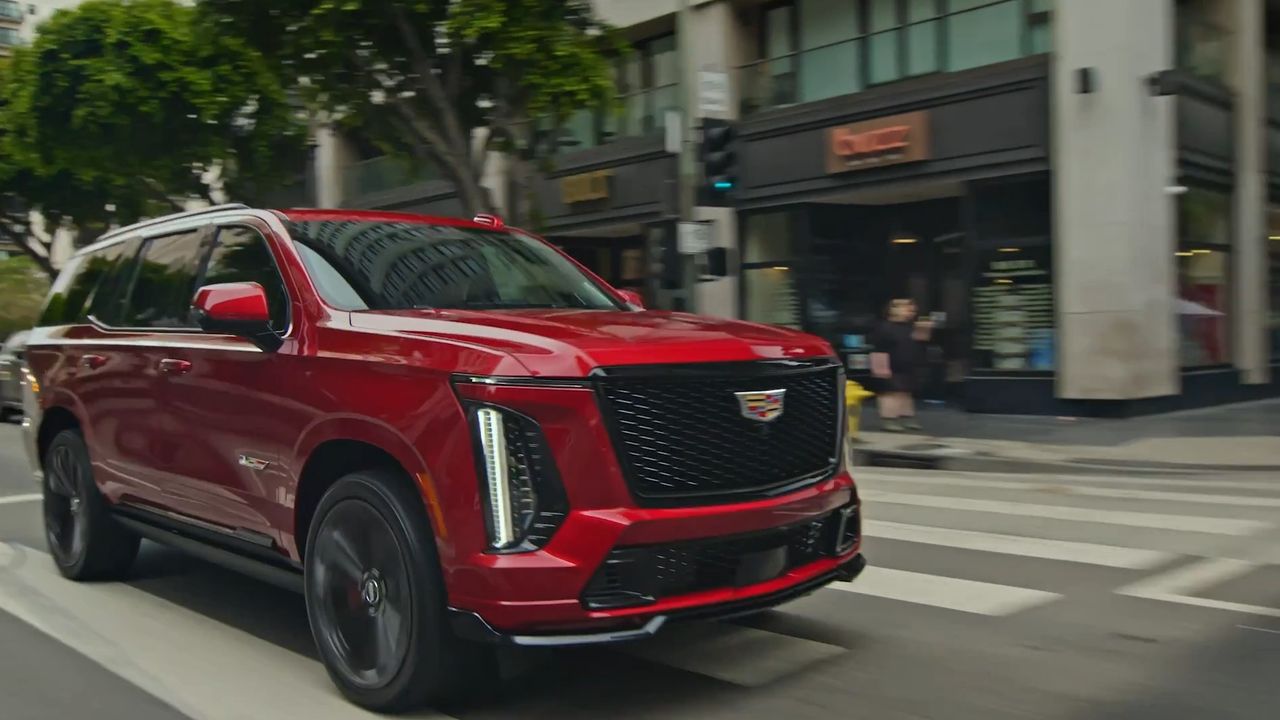 Обновлённый 2025 Cadillac Escalade-V: невероятный двигатель ручной сборки и новейшие технологии.