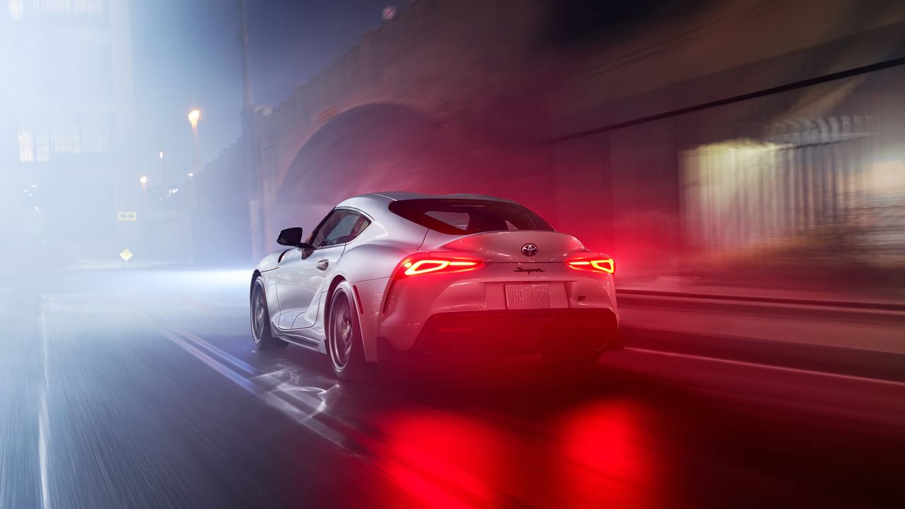 2025 Toyota GR Supra: потрясающий дизайн, захватывающая динамика, точная управляемость и гоночная атмосфера в кабине.